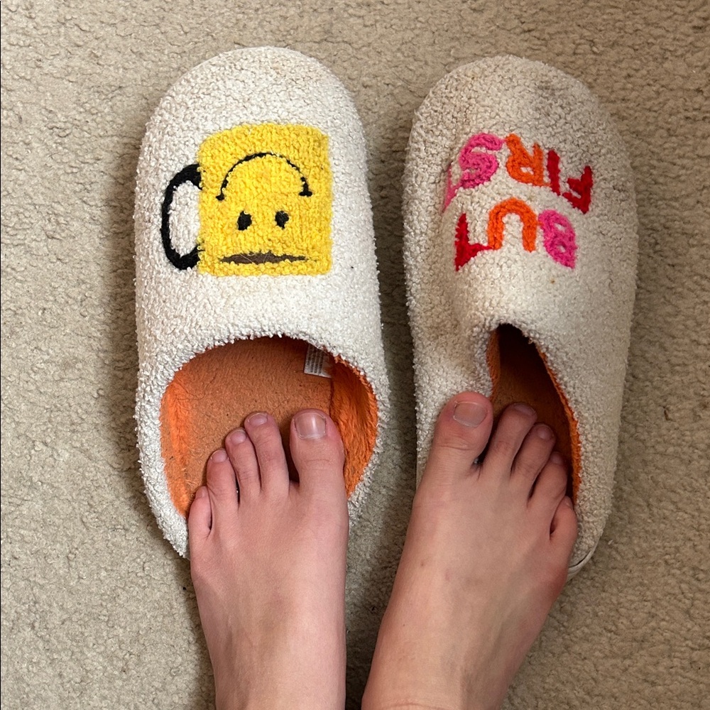 Womens used worn slippers - Picture 3 of 5
